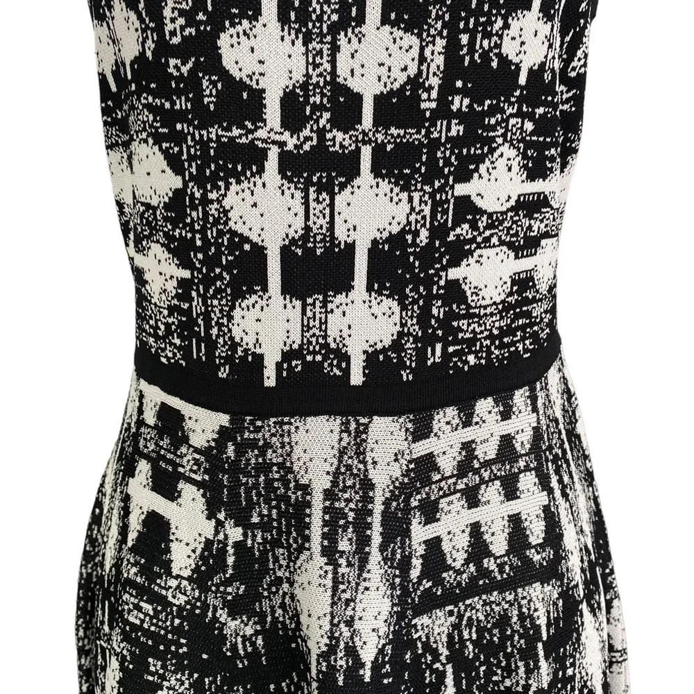 Carmen Marc Valvo Stretch Knit Sweater Midi Dress Black White Print Medium